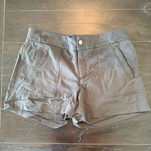 Women's Athleta Shorts Size 10 olive Green